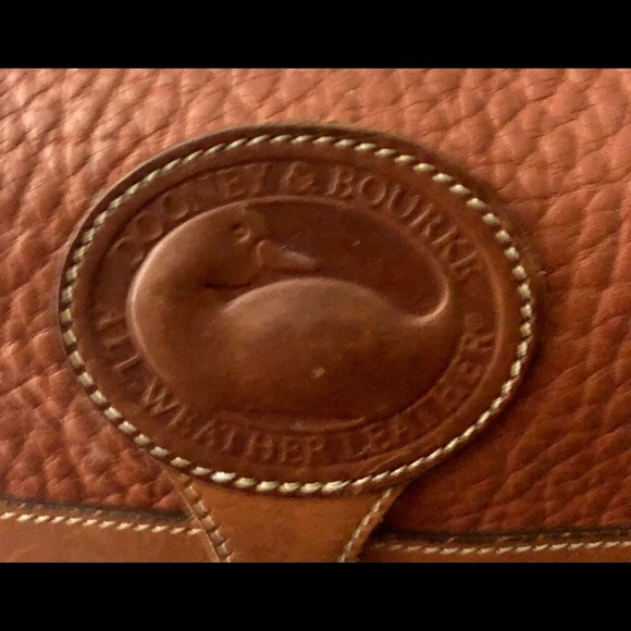 Classic Dooney and Bourke handbag - Picture 2 of 3